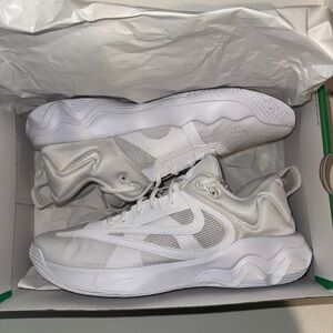 **NEVER WORN** Nike Giannis Immortality 3